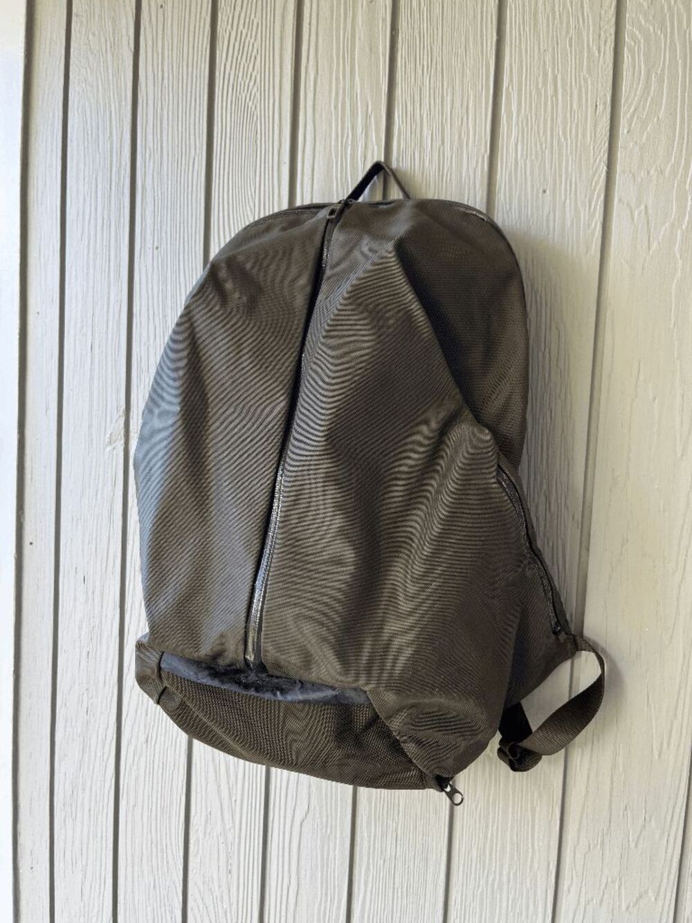 Lululemon Para Backpack 23L Military Green Laptop Travel Gym Commuter Bag